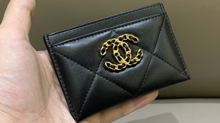 
				Chanel - Wallet
				portfele